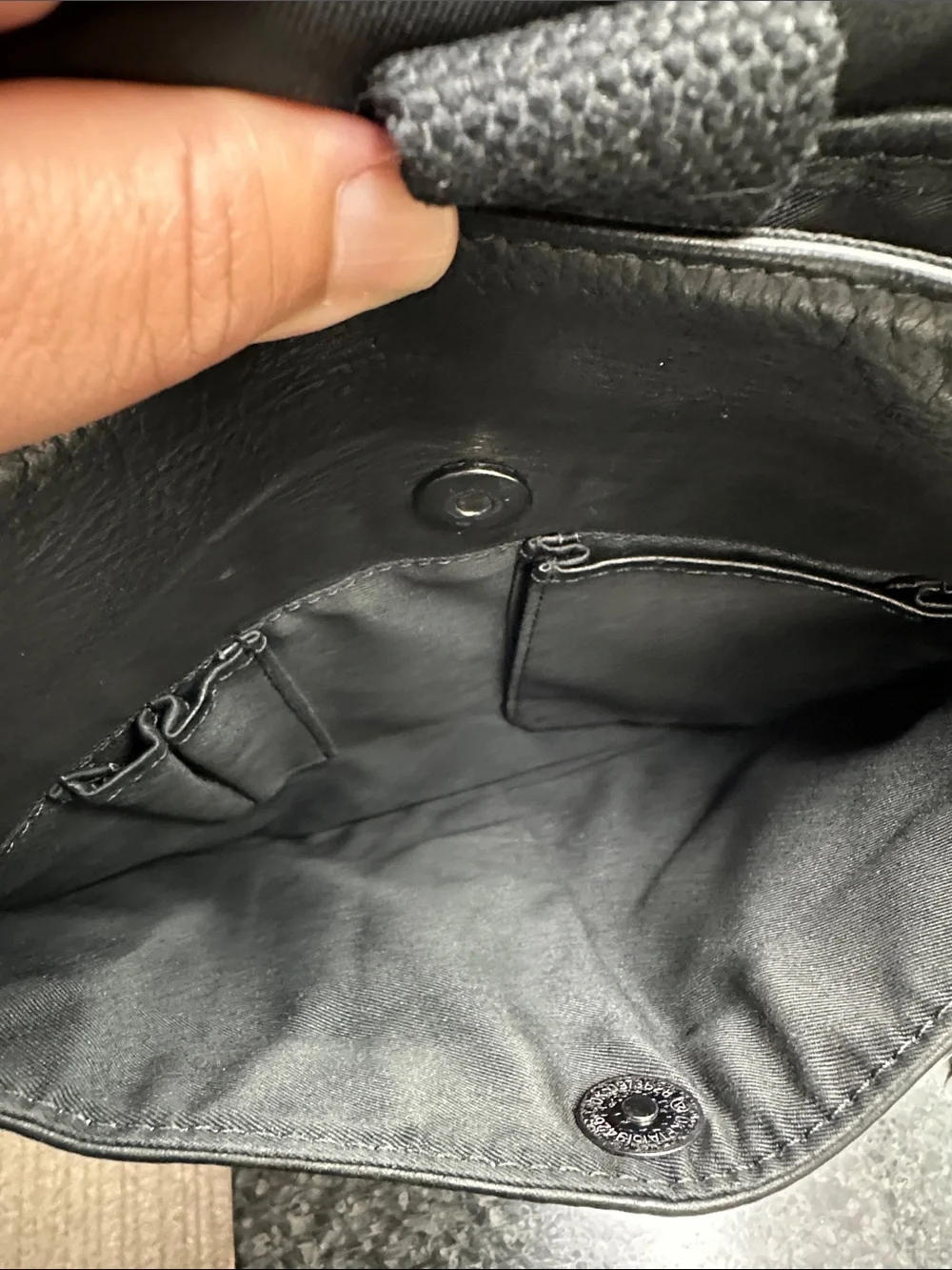 Kenneth Cole Men Women Black Leather Crossbody Bag